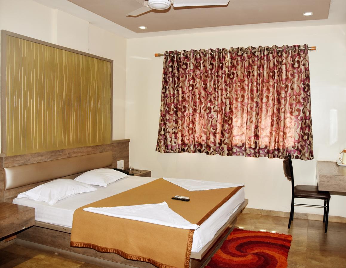 Hotel Sai Suraj Park Shirdi Exterior photo